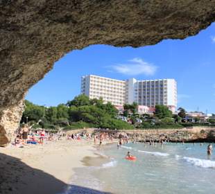 Sicht vom öffentlichem Strand zum Hotel