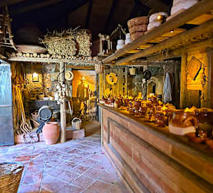 Souvenir und Keramik Shop