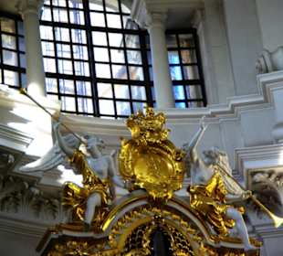Posaunen Chor in Gold