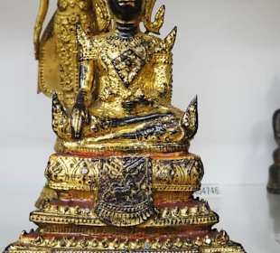 Im Schaumagazin des Übersee-Museums