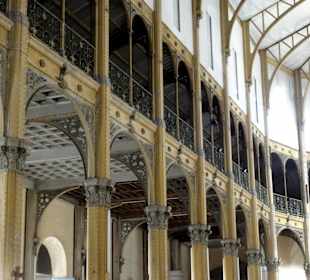 Pfeiler der Galerie-Etage