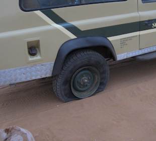 Ups! Reifenpanne auf der Pirsch!