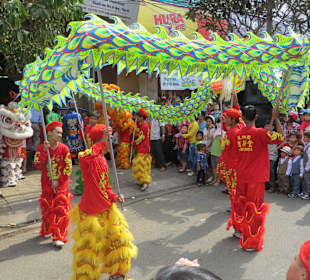Chinesische Tanzgruppe zum Neujahr