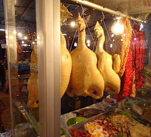 Auf dem Nachtmarkt von Kanchanaburi