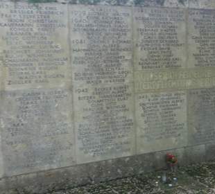 Gefallenendenkmal am Friedhof Holzhausen