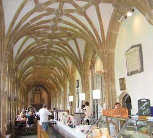 Ein Cafe gehört zu jeder Kathedrale