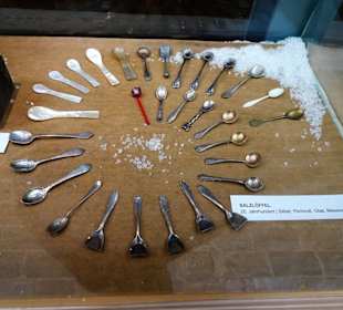 Exponate des Salzmuseums im Schaumagazin