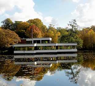 Emma am See in Herbststimmung