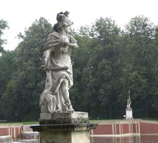 Großes Parterre mit Wasserfontäne