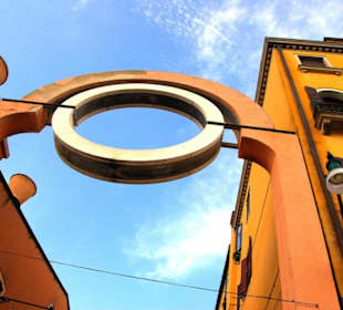 Durchgang mit Rundbogen Wortwörtlich