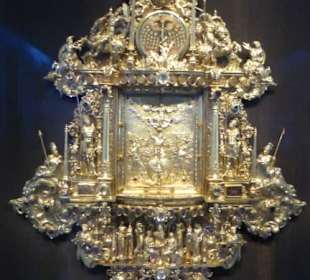 Im Museum „NEUES GRÜNE GEWÖLBE“ im Residenzschloss