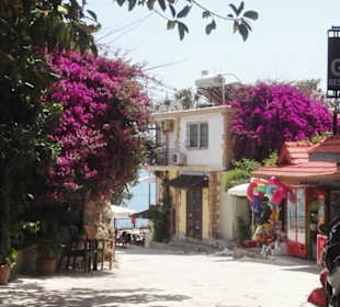 Lauschige Straßen - links das Göreme Motel