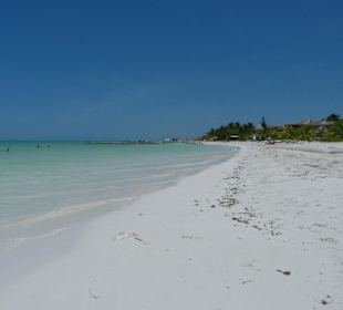 Strand hinter der Ortschaft