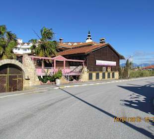 Dennis Restaurant & Bar