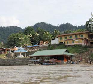 Eines der schwimmenden Restaurants
