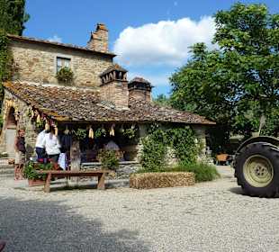 Die Piazza der Fattoria