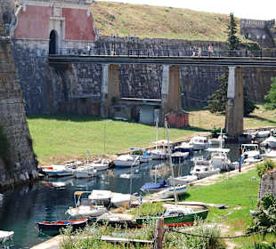 Yachthafen im Festungsgraben