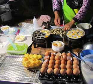 Der Bangtao Nacht-Markt mit Angeboten 034