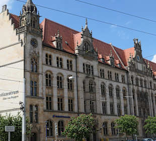 Heute Justizzentrum, früher Hauptpostamt