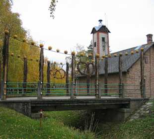 Das ganze Dorf mit Kürbisdeko