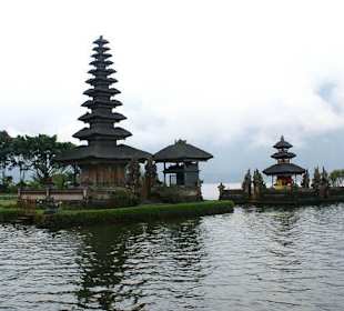 Świątynie na jeziorze