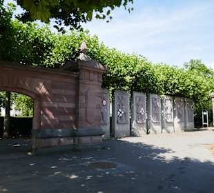 Die Hinweistafeln der Kurfürsten,Hiltonbrunnen