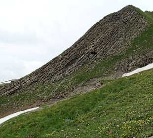 Aufgeworfene Felsformationen