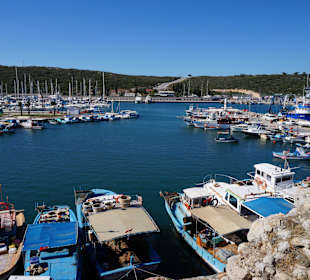 Blick von Stadtmauer auf Fischerhafen
