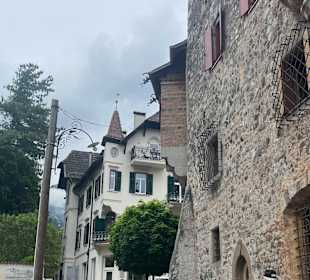 Alte Gemäuer am Wegesrand