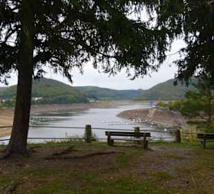 Edersee während einer Trockenperiode