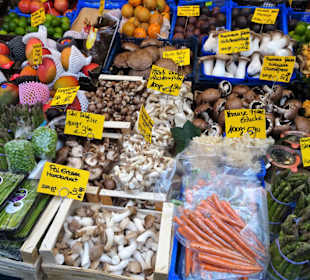 Rundgang durch die Markthalle am Carlsplatz