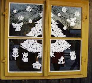 Výzdoba oken roubenek