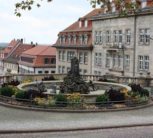Brunnen vor dem Schloss
