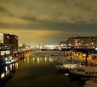 Hamburg by Night / Hafen City