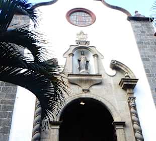 Eingang zur San Francisco de Asis in Santa Cruz