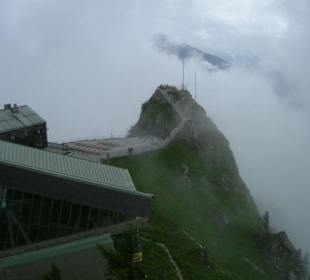 Bergstation dahinter Restaurant