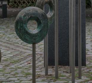 Bronzeskulptur „Innerhalb eines Augenblicks“