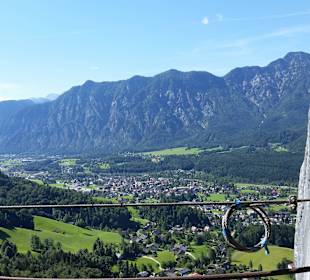 Blick hinunter nach Bad Goisern mit Klettersteig