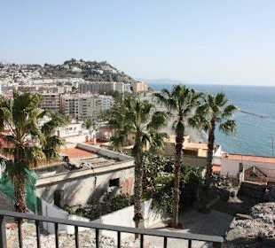 Blick aus der Altstadt aufs Meer