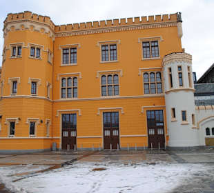 Widok bocznego skrzydła budynku