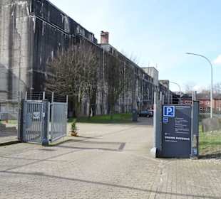Eingang zum Parkplatz am Bunker Valentin