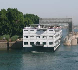 An der Schleuse in Esna