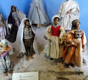 In der Trachtenabteilung des Museums