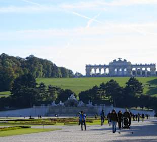 Gloriette hoch oben im Schlossgarten