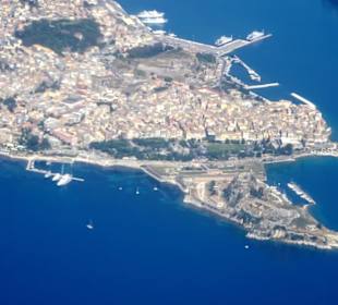 Blick auf alte und neue Festung mit der Altstadt.