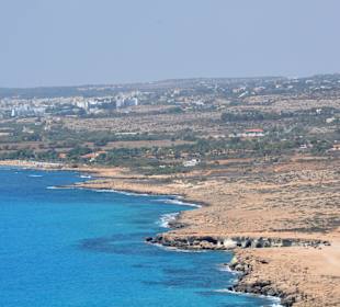 Blick vom Kap Greco zum Hotel