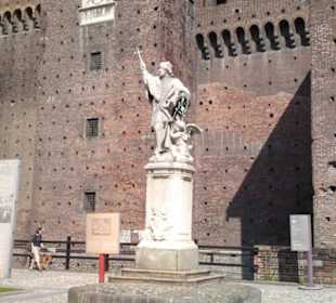 Statue of St. Giovanni Nepocedemo