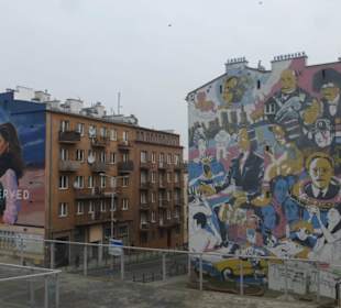 Blick von Rückseite vom Ostrogski-Palast auf Kunstwerk