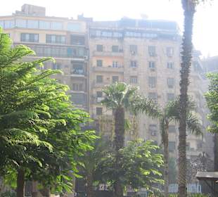 Häuser liegen in der Sonne, außerhalb des Museums