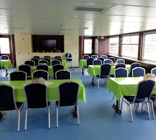 Sitzplätze unter Deck